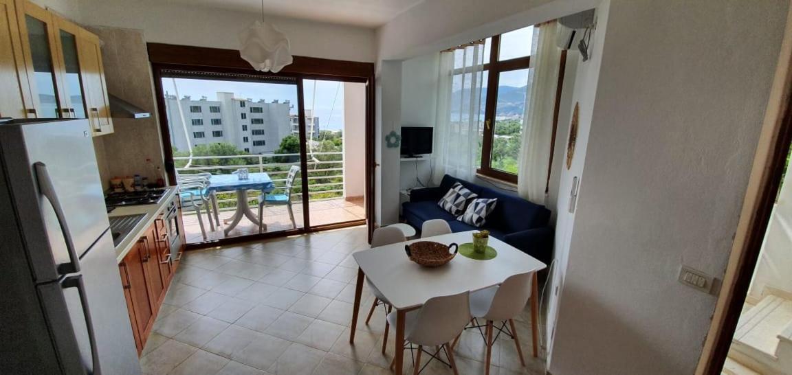 Seaview Apartment Borsh Kültér fotó