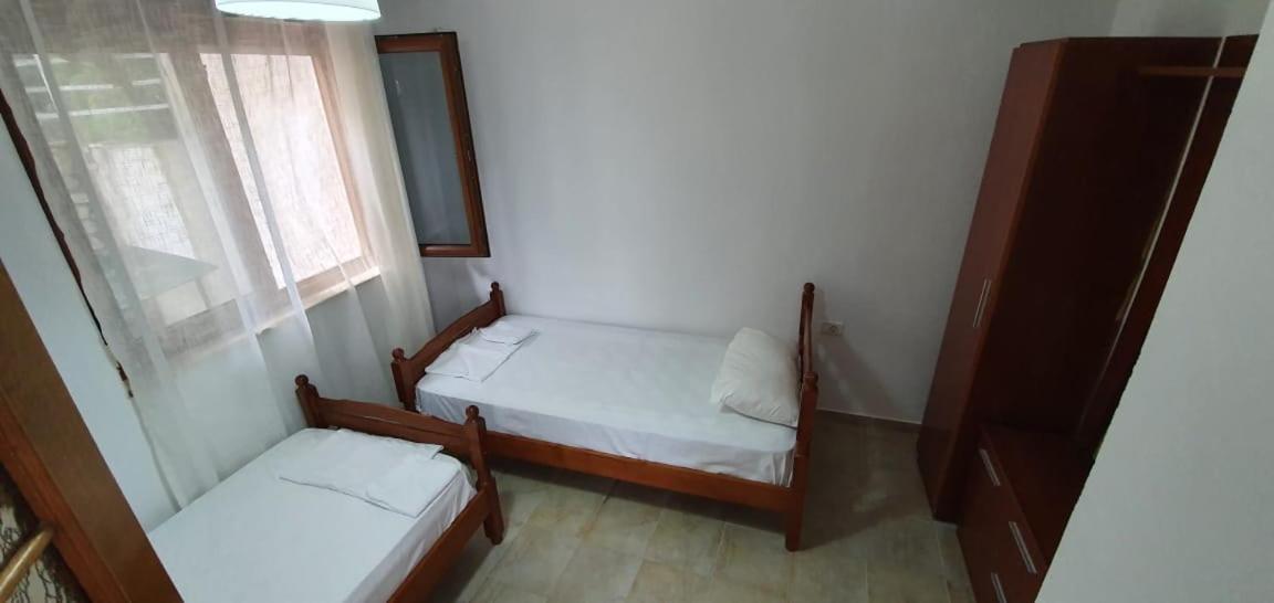 Seaview Apartment Borsh Kültér fotó
